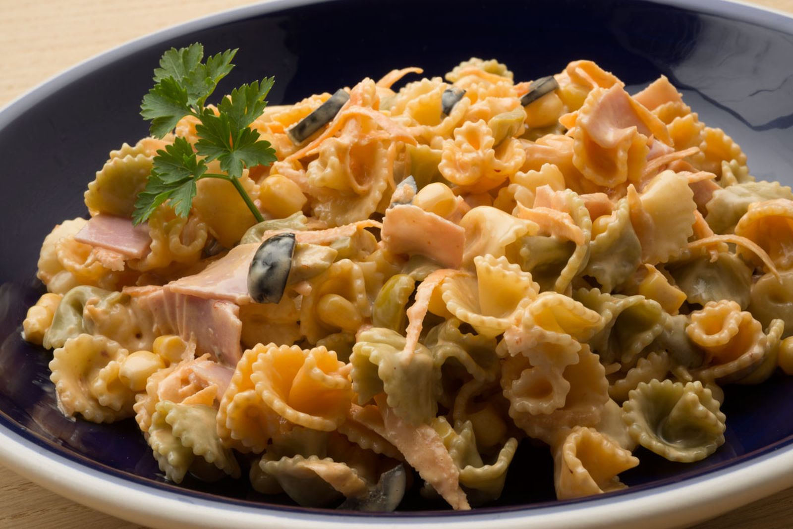 5325 Ensaladilla de pasta y jamón (710) xl