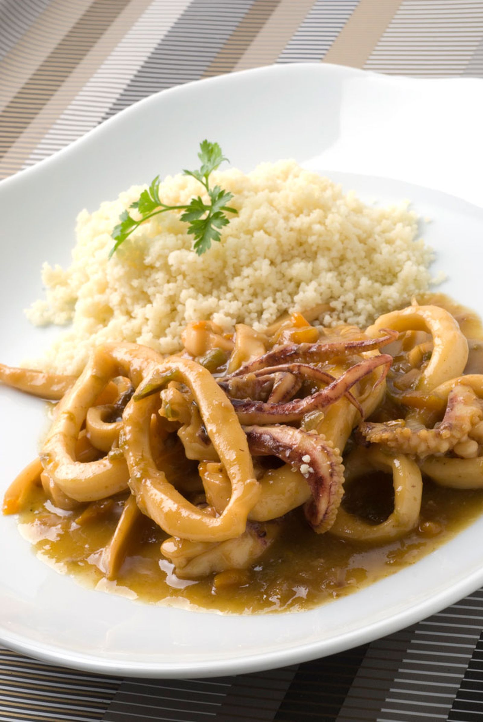 Calamar al curry con cous cous