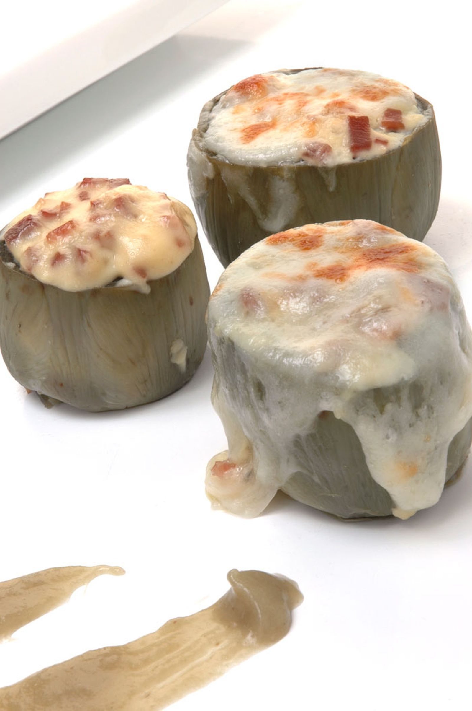 Alcachofas con bechamel de jamón