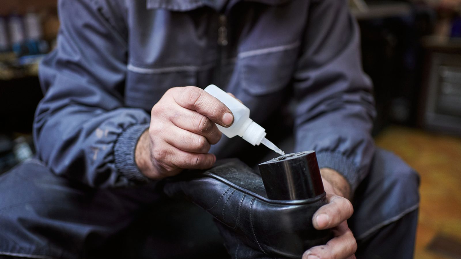 como evitar que resbalen patinen los zapatos poner suela goma