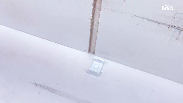 Cómo hacer una estantería con una caja de madera paso 13