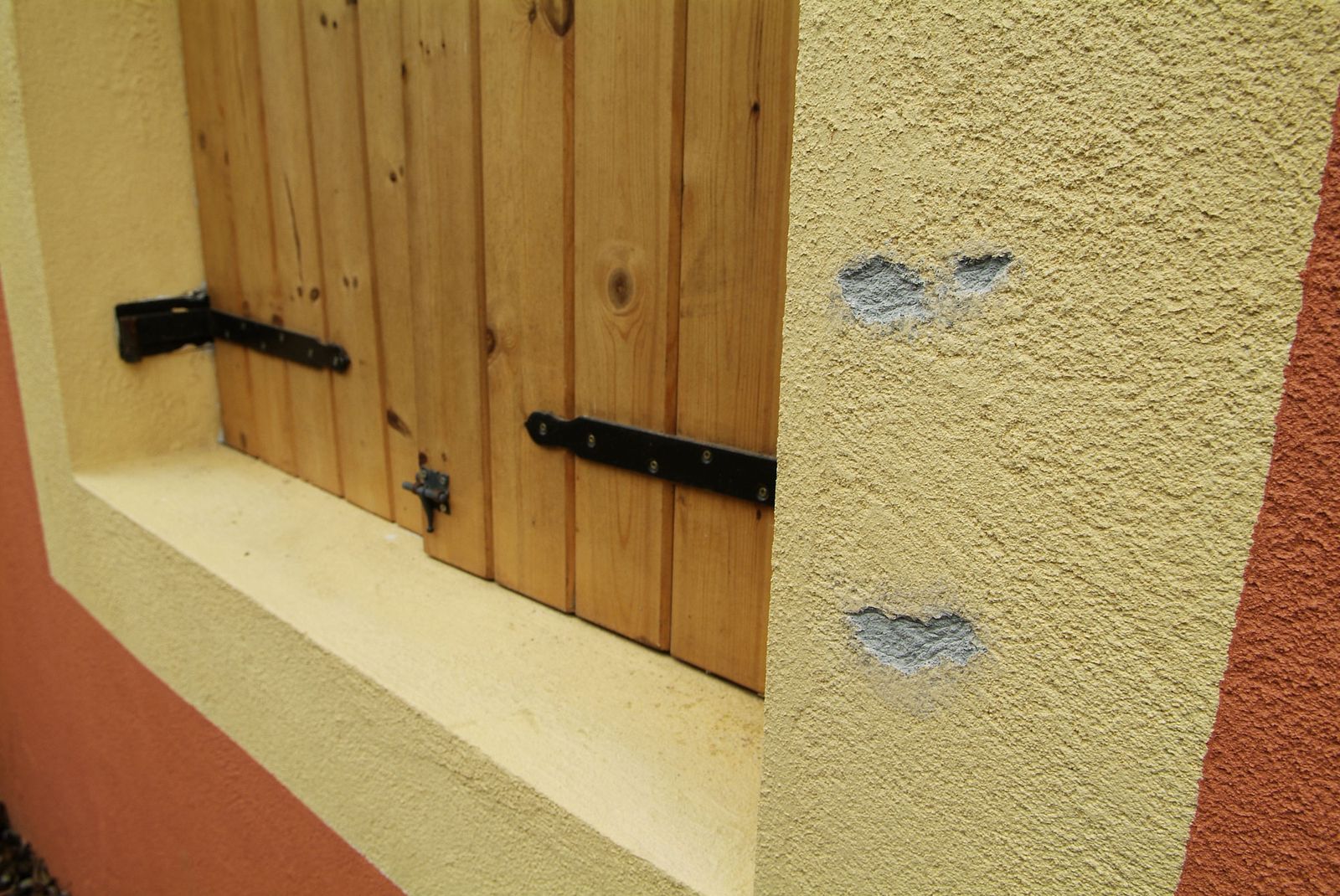 Reparación de pequeños desconchados en fachada   antes