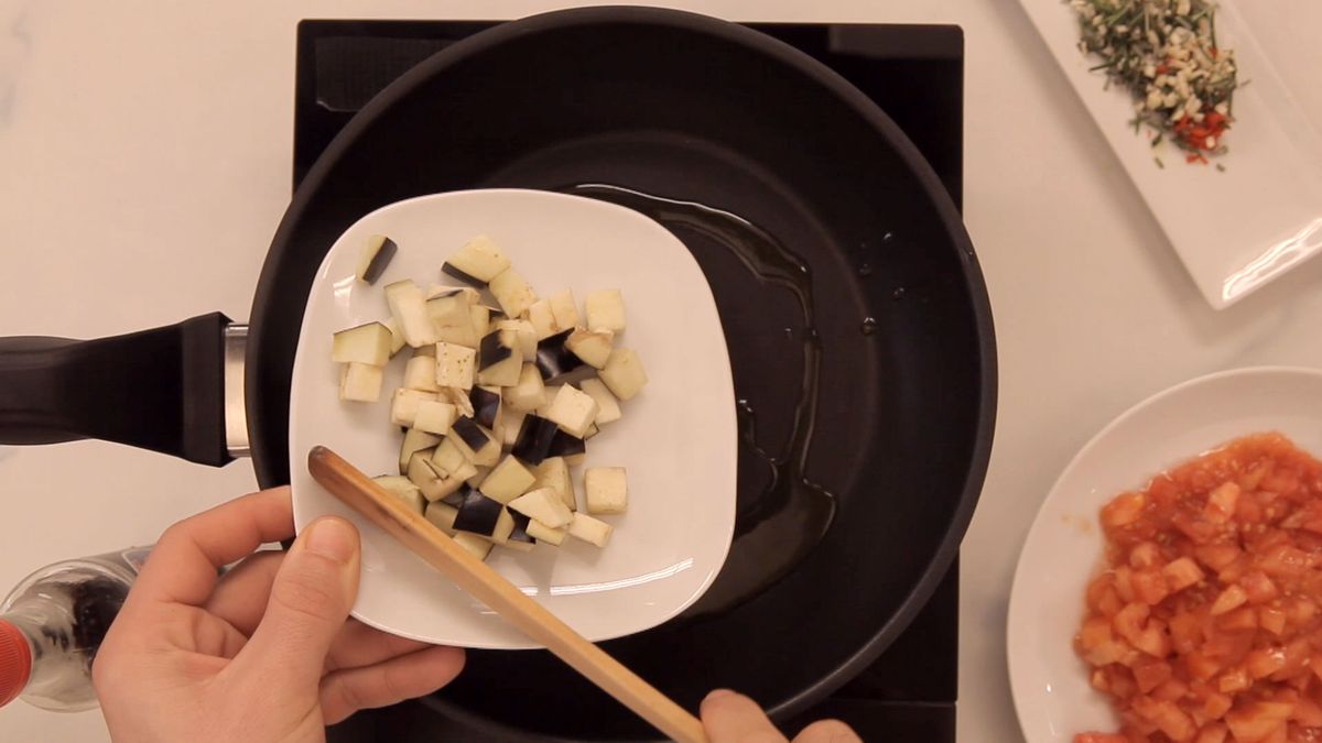 015 espaguetis salsa tomate berenjena salsa kikkoman paso 04