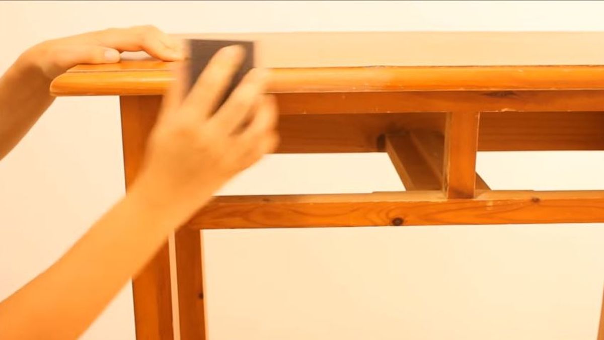 Envejecer mueble de madera con efecto pintura a la tiza paso 1