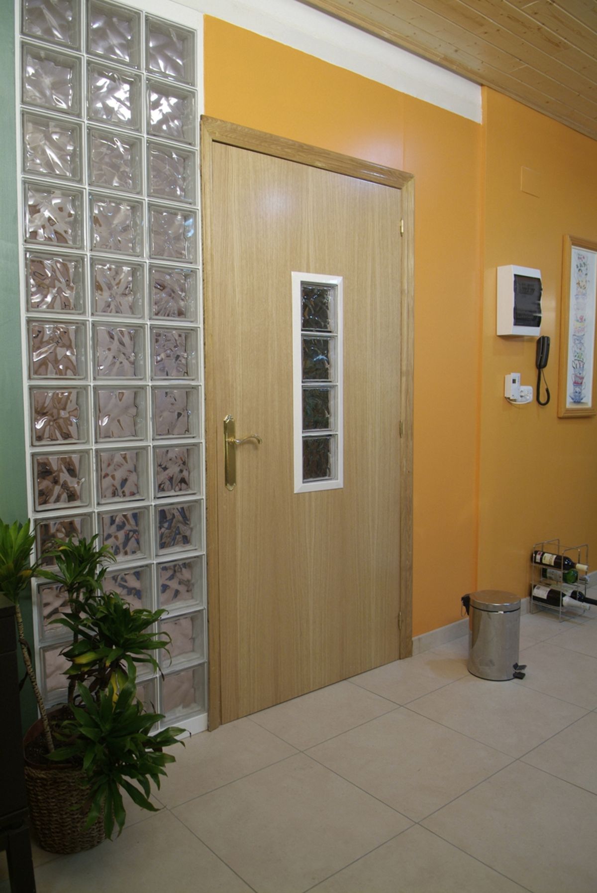 Hacer una puerta traslúcida con bloques de vidrio