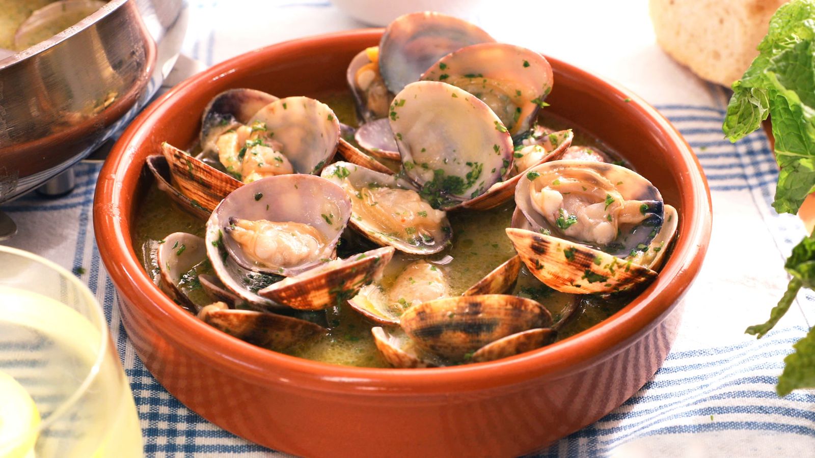 almejas en salsa verde  principal