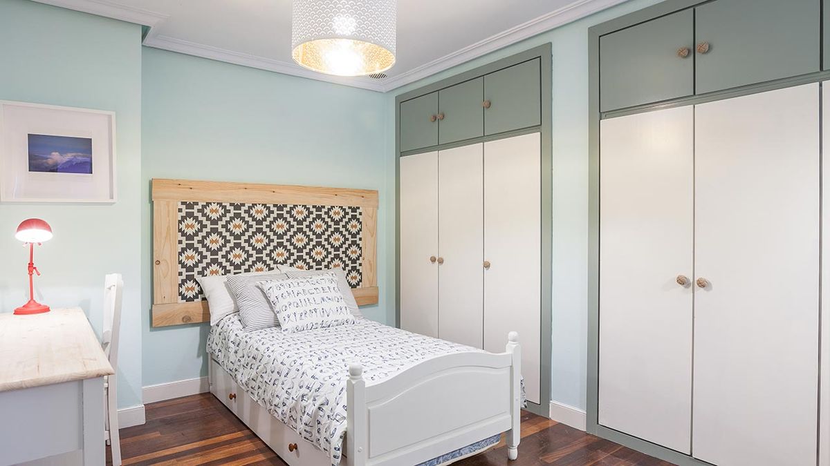 Dormitorio verde fresco de estilo etnico despues