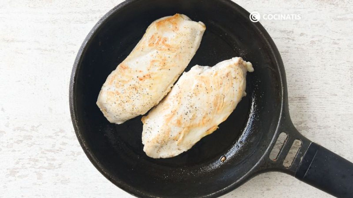 Doramos las pechugas de pollo