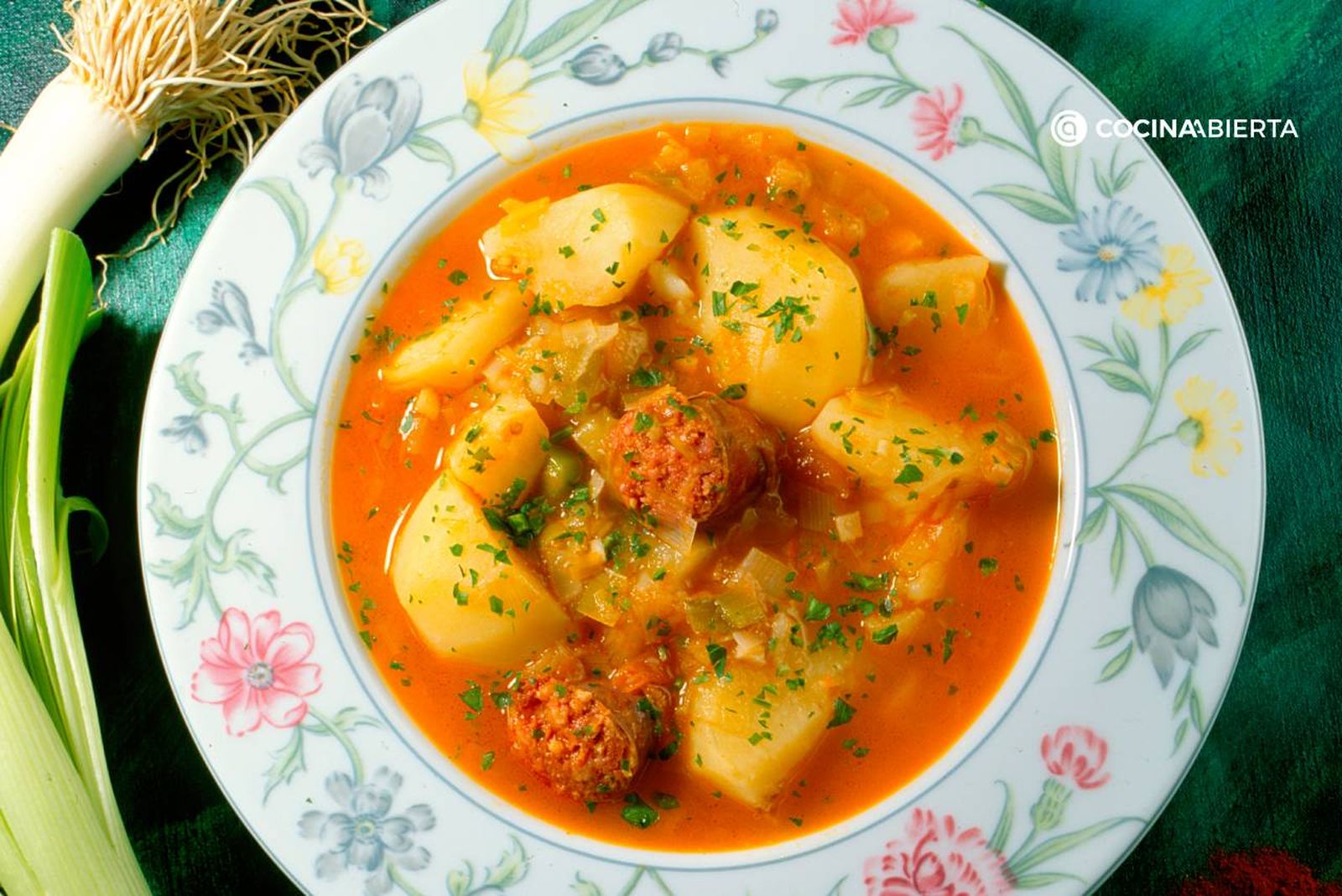 Las patatas guisadas con chorizo son un estofado tradicional