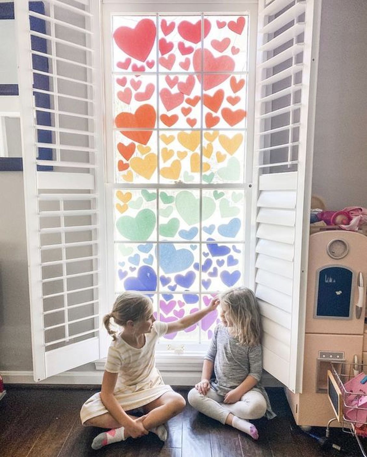 corazones arcoiris ventana pinterest chrissy marie blog