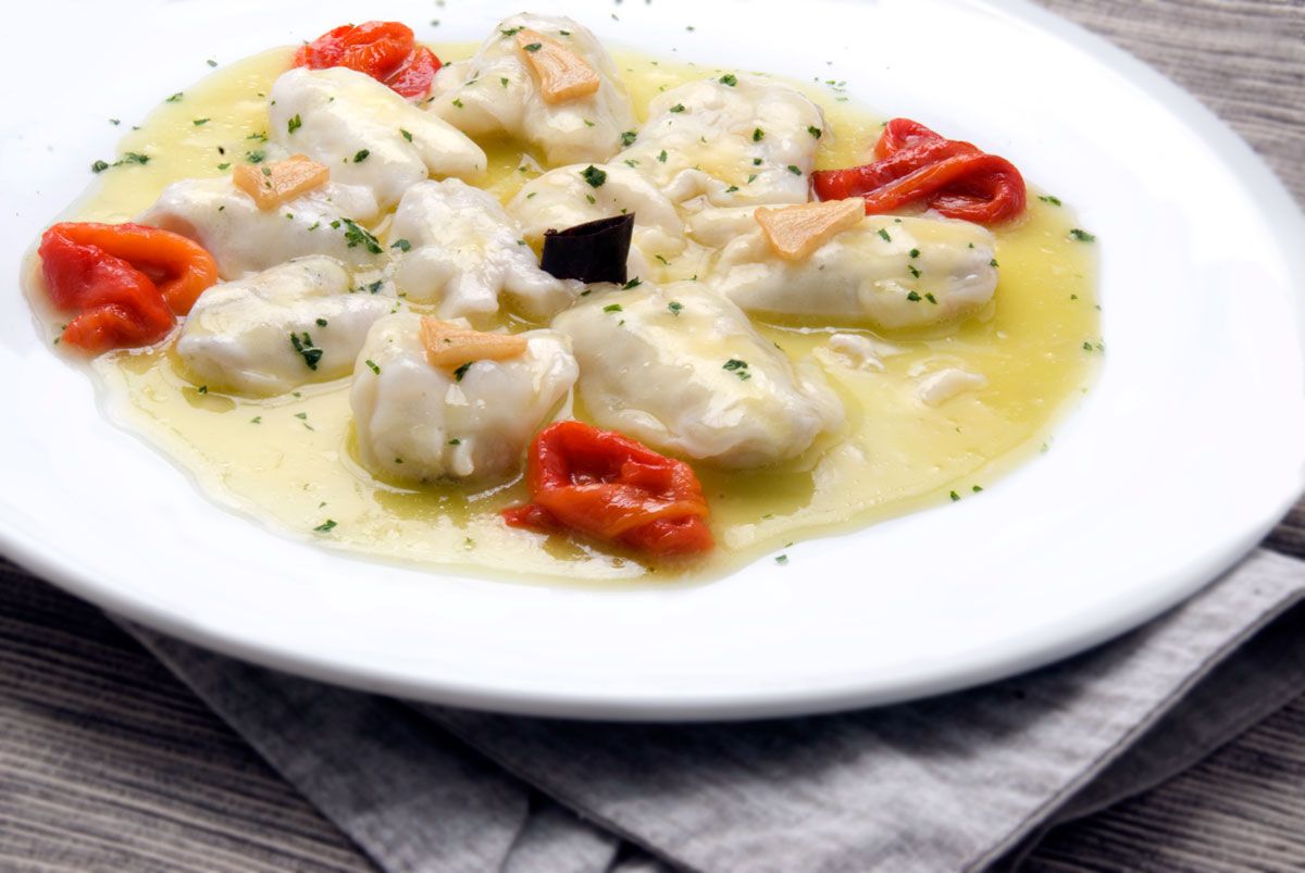 315 Kokotxas de bacalao al pil pil con morrones (4930) xl