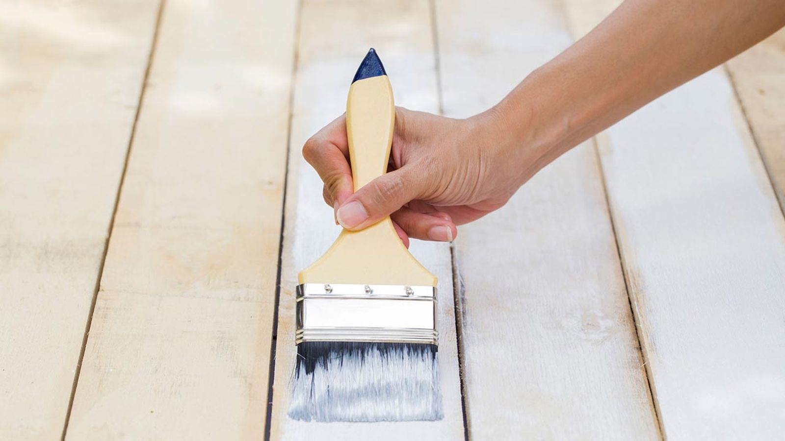 Errores frecuentes al pintar muebles de madera   imprimacion
