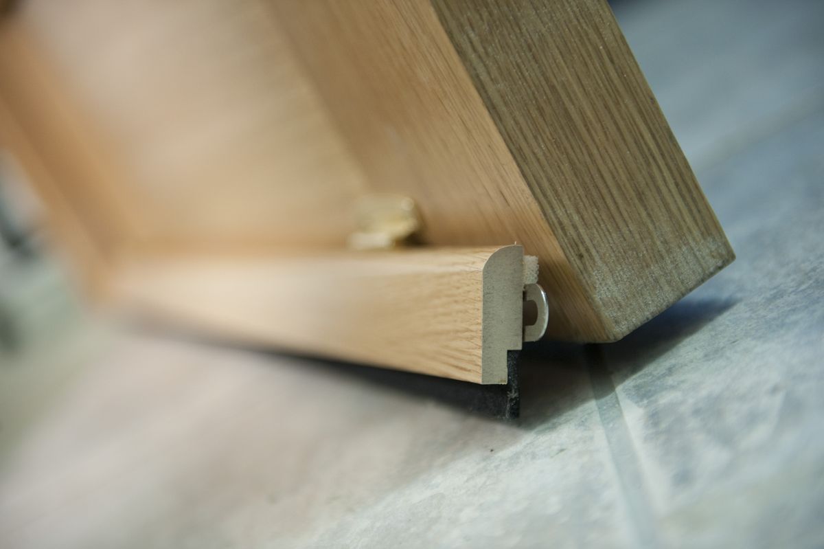 brico 0629 1 burlete basculante bajo puerta paso 6