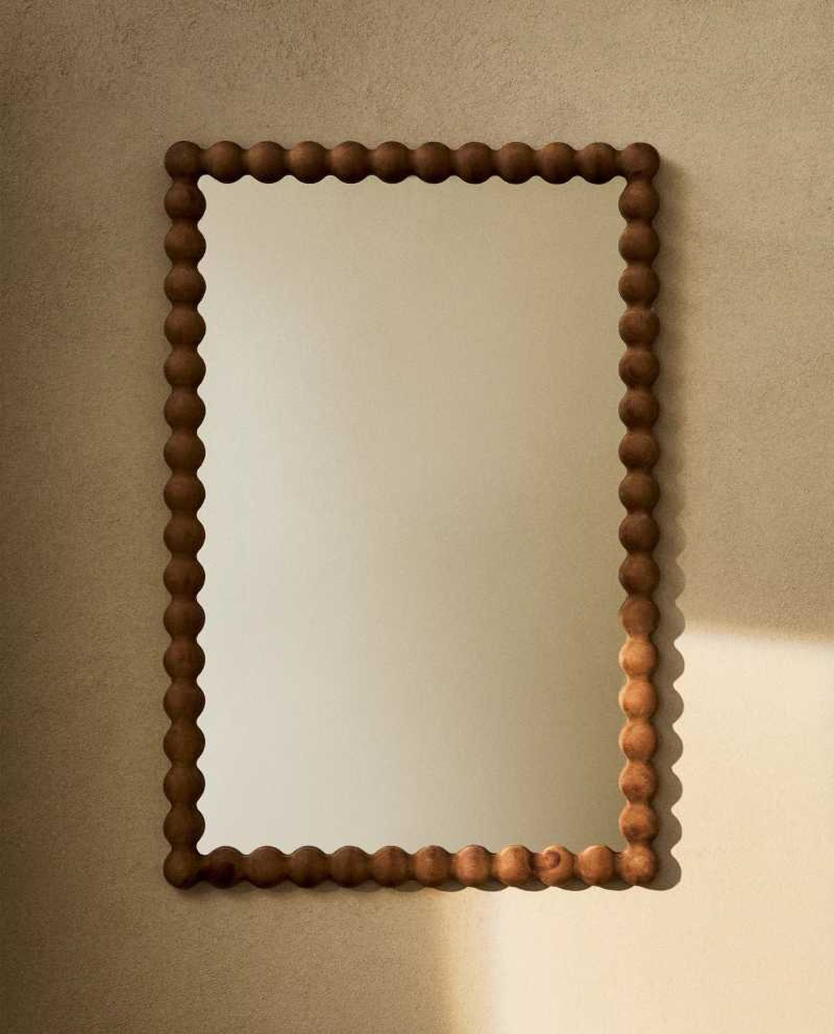 El espejo viral en marrón.