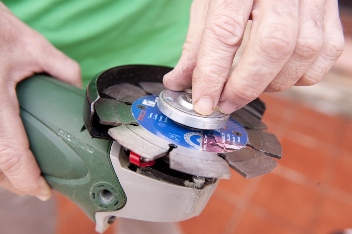 Cómo cortar baldosas y azulejos paso 3