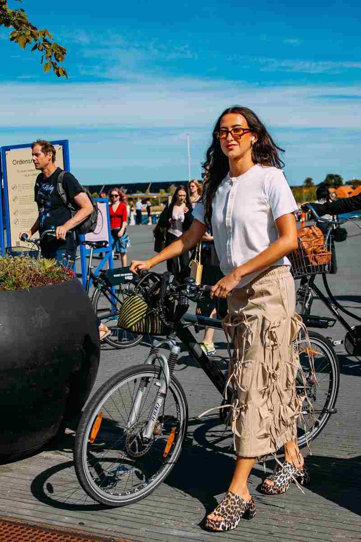 Copenhague Street Style, con falda larga multibolsillos
