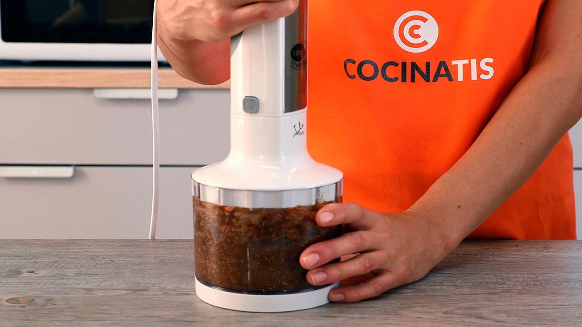 Receta de tosta o canapé de anchoas ahumadas con crema de queso con hierbas aromáticas y salsa de higos  paso 3