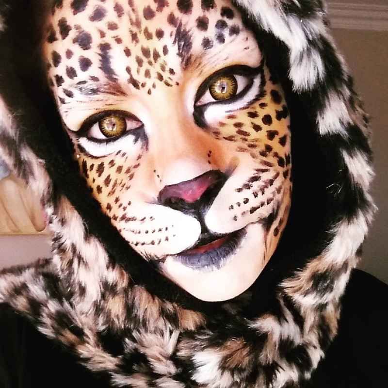 Completa tu look con alguna prenda del mismo estampado de leopardo