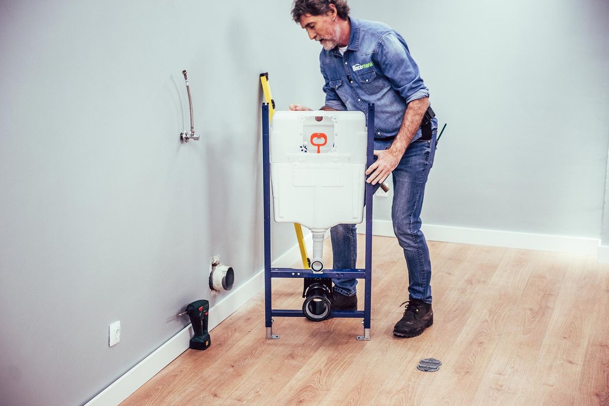 Cómo colocar un inodoro suspendido paso 2