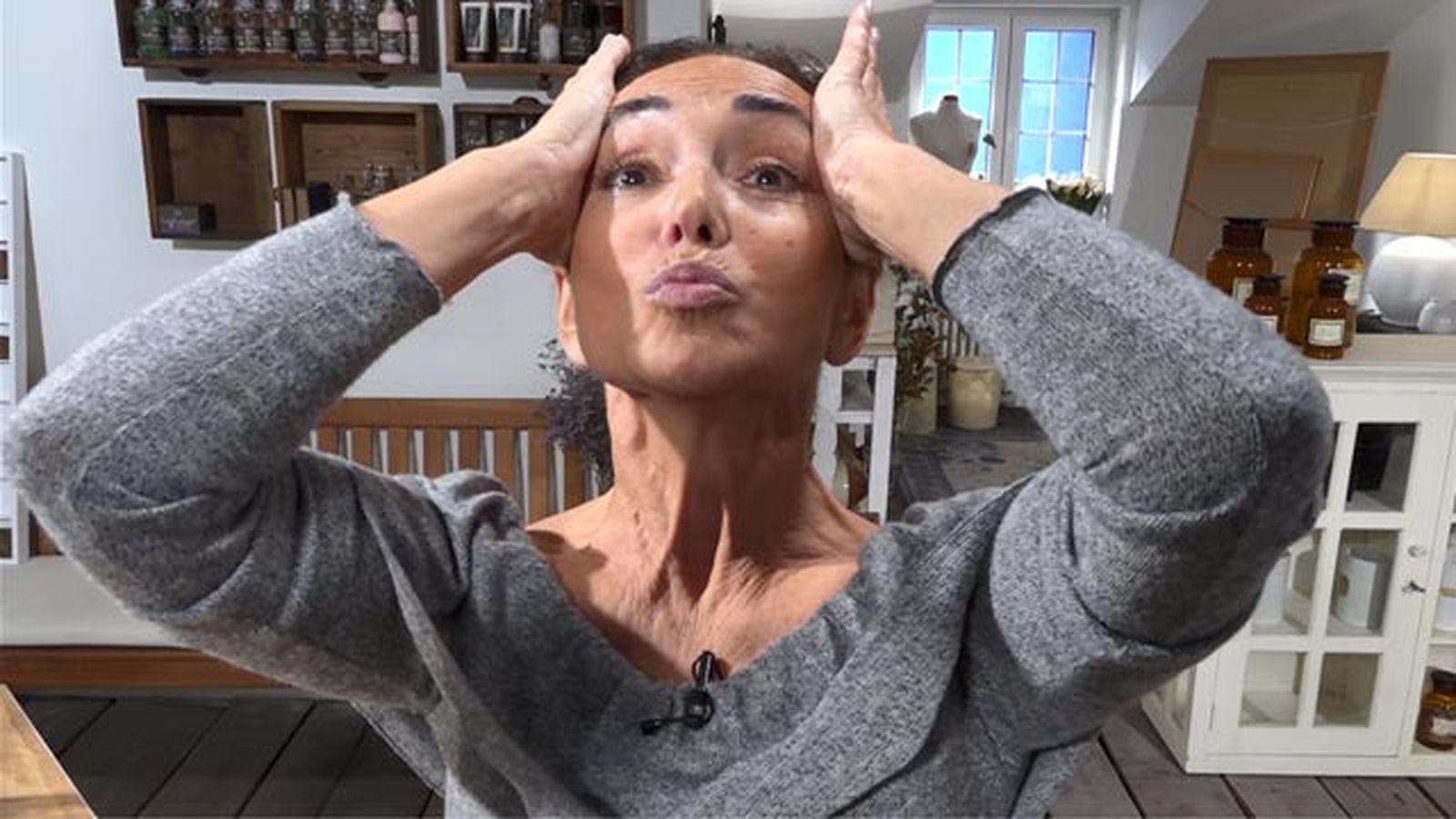 8 ejercicios de yoga facial maxi ejercicio2