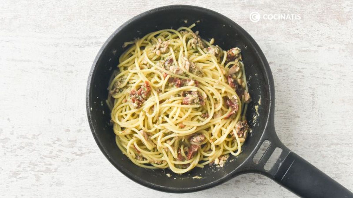 Agregamos los espaguetis a la salsa