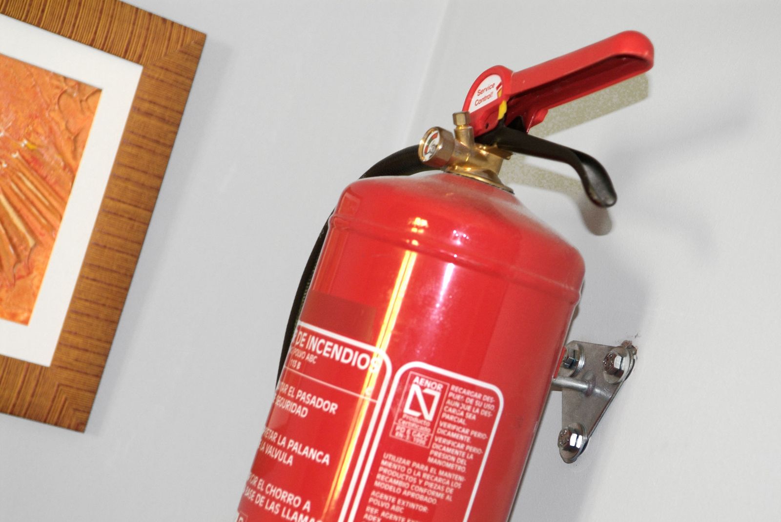 Sujetar soporte de extintor paso 6