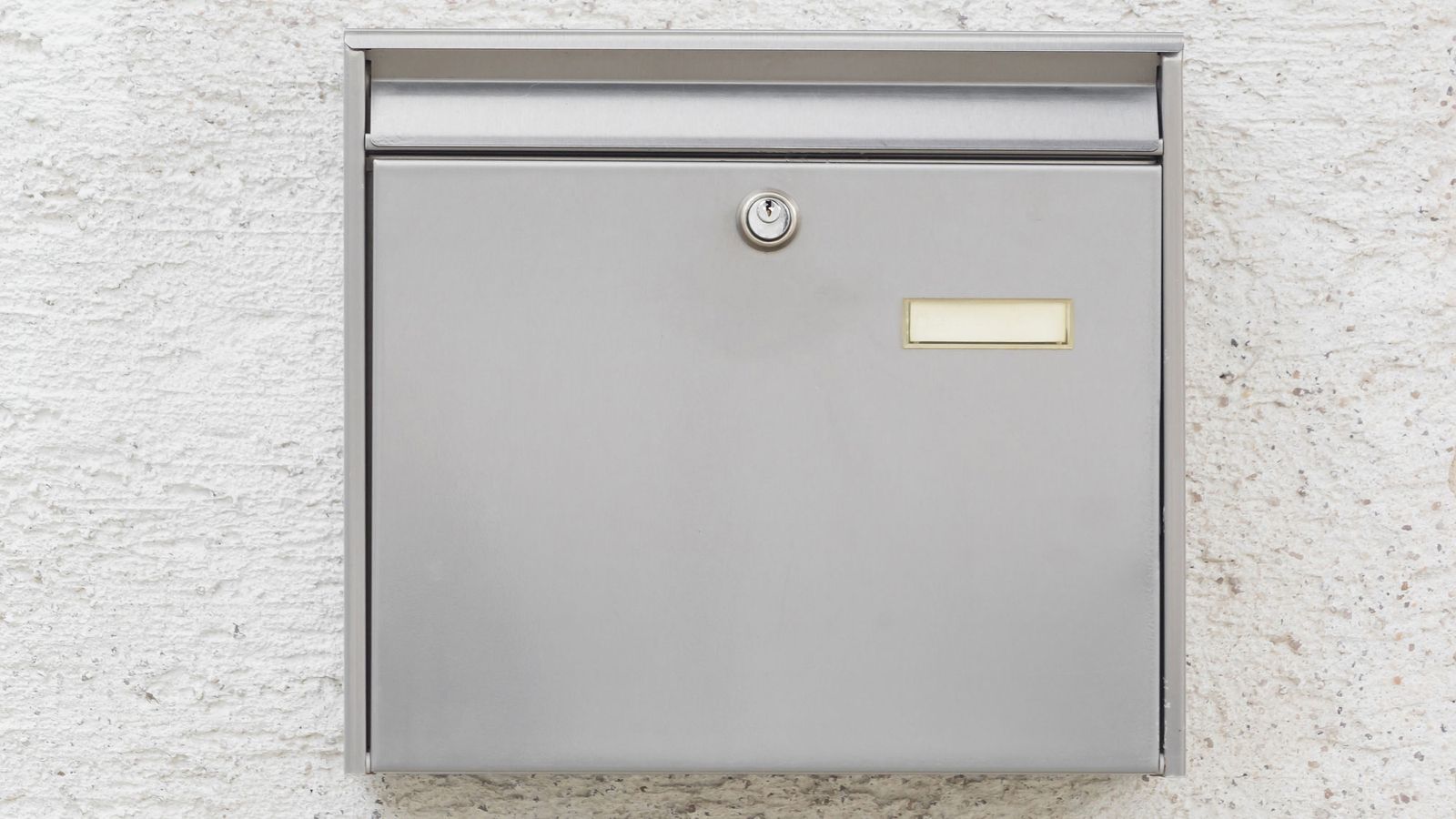 Cómo colocar un buzón en el exterior