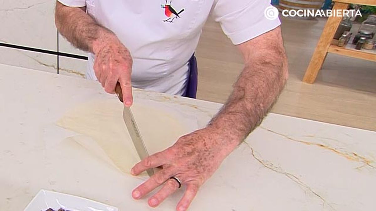 bocados de pasta brick rellenos de chocolate y frutos secos receta karlos arguinano karl67530321 paso1