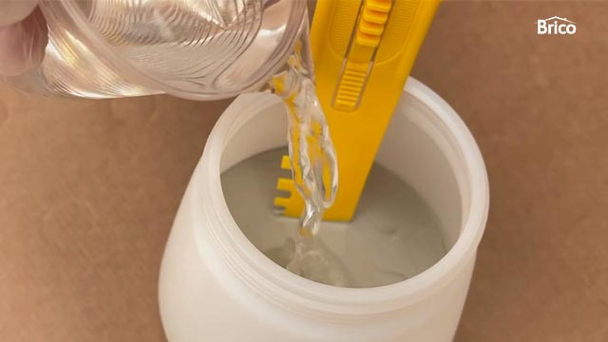 Como pintar una puerta de madera con pistola paso 6