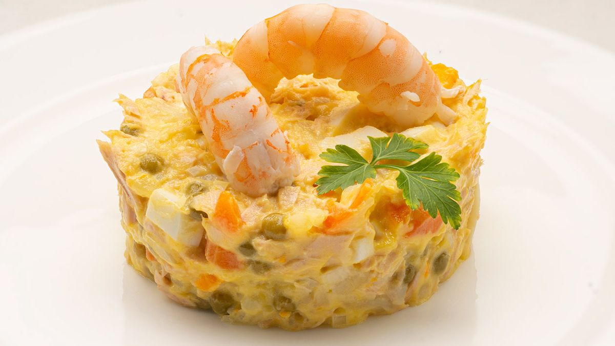 KARL66750320 ensaladilla con langostinos receta karlos arguinano
