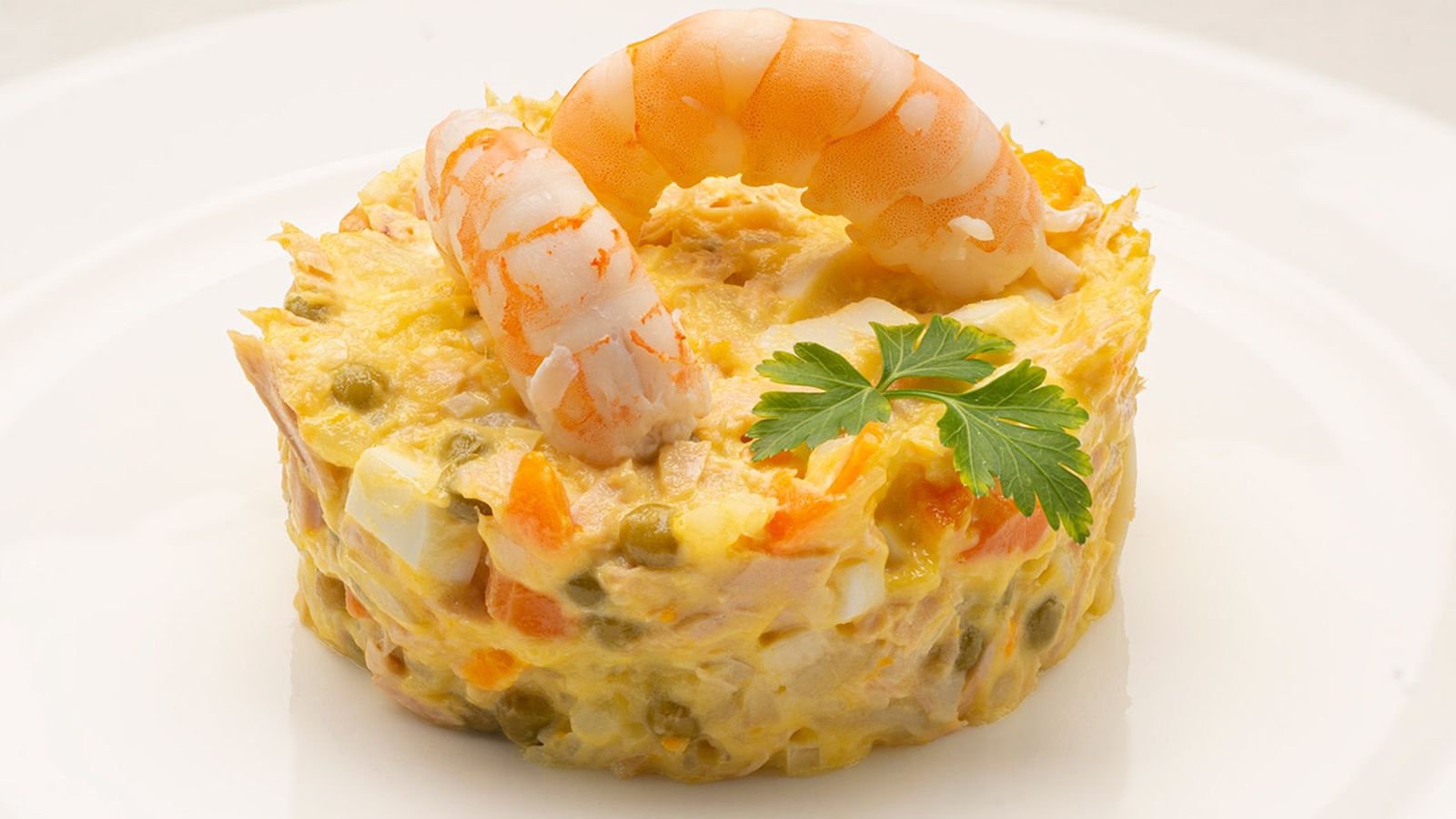 KARL66750320 ensaladilla con langostinos receta karlos arguinano
