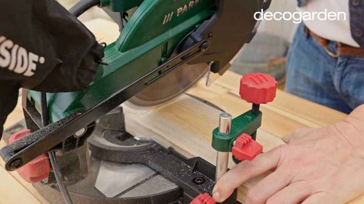Cómo hacer una lámpara de mesa de madera, paso dos.