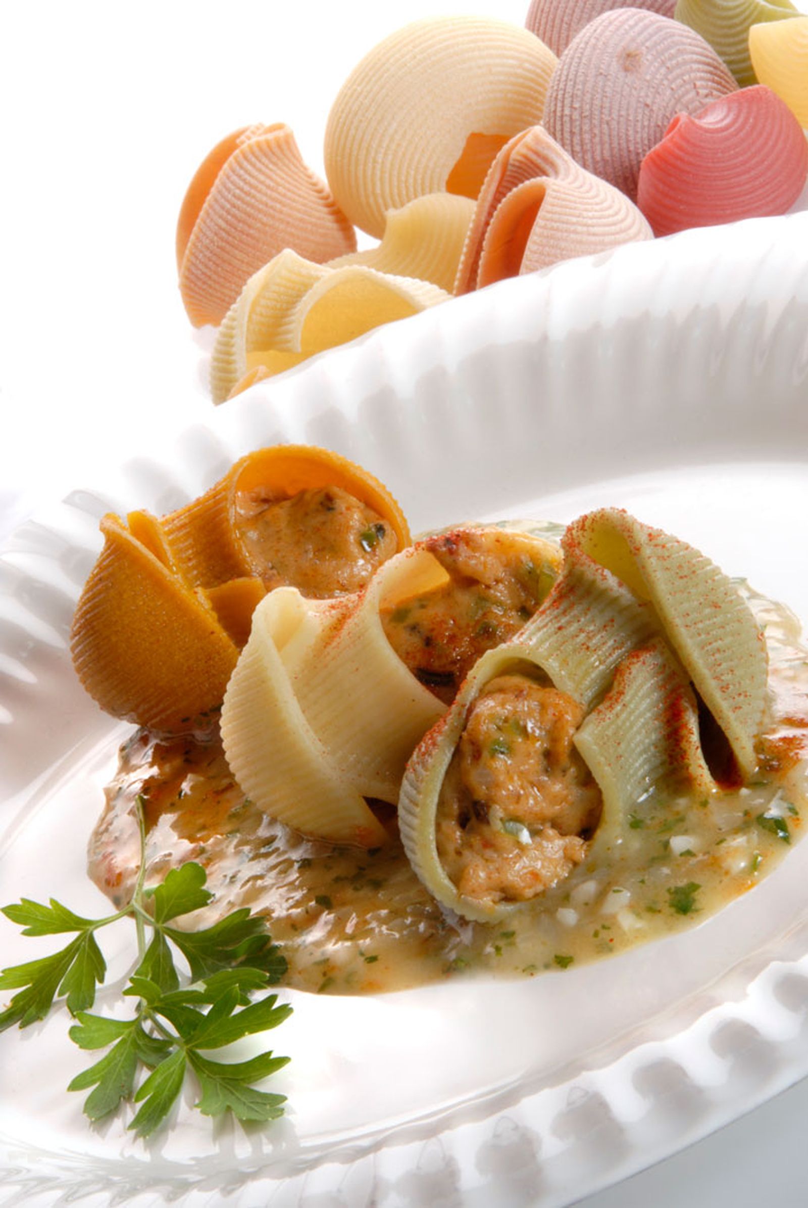 Pasta rellena con mejillones