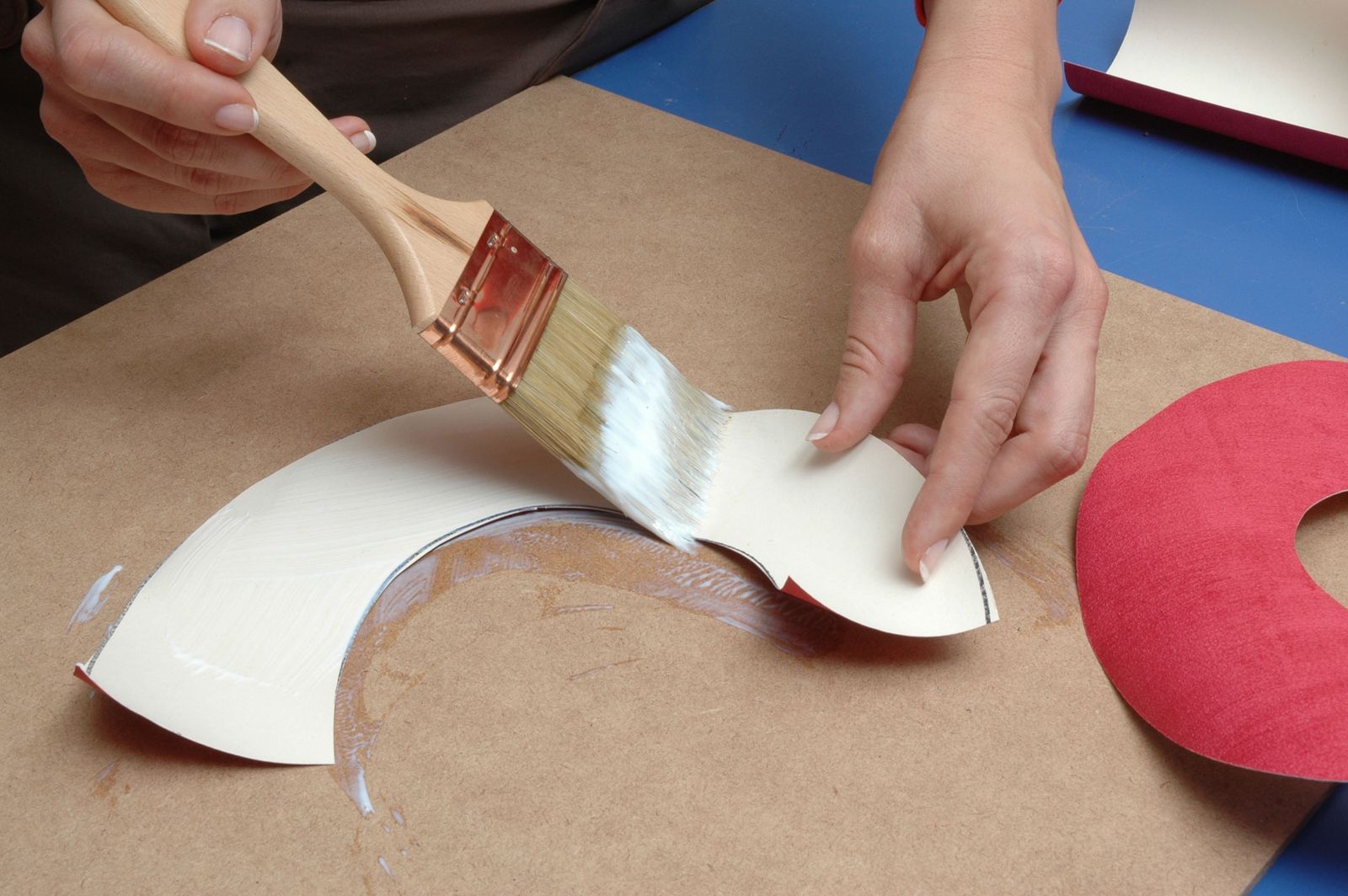 Pintar y decorar una estantería sencilla paso 8