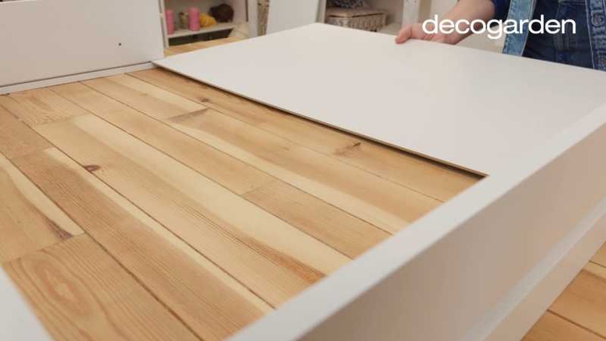 Paso ocho para montar el armario de dos puertas.