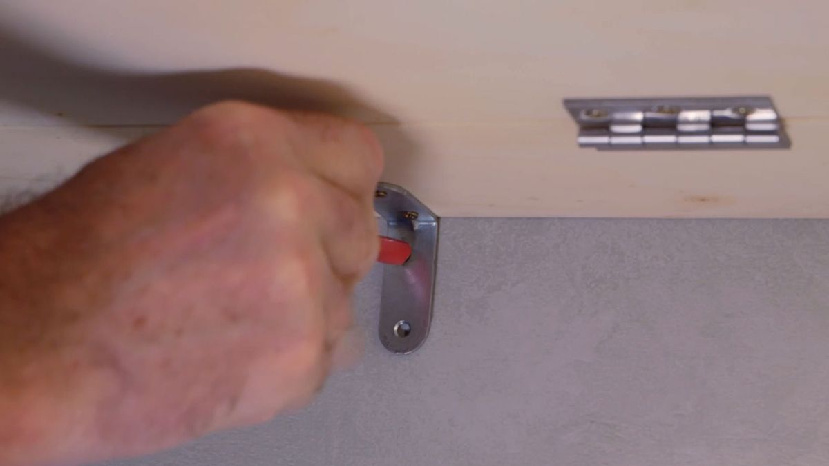 Cómo hacer una mesa redonda abatible paso 11