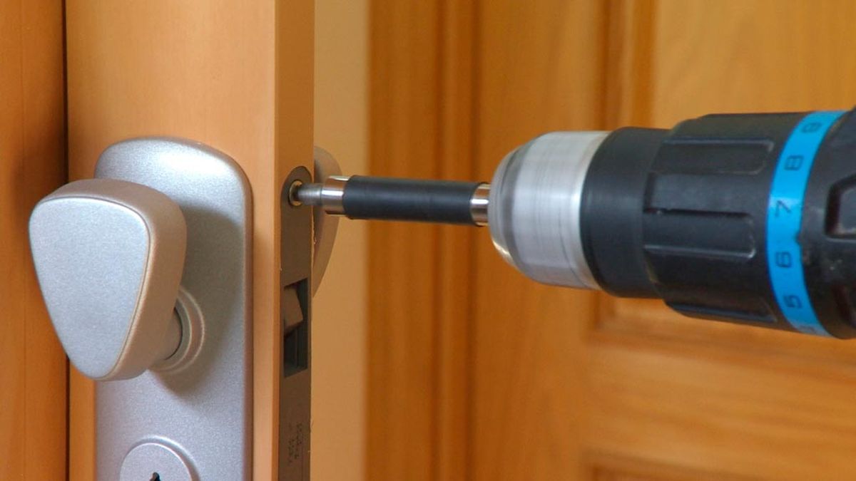 Cómo instalar una puerta plegable paso 9