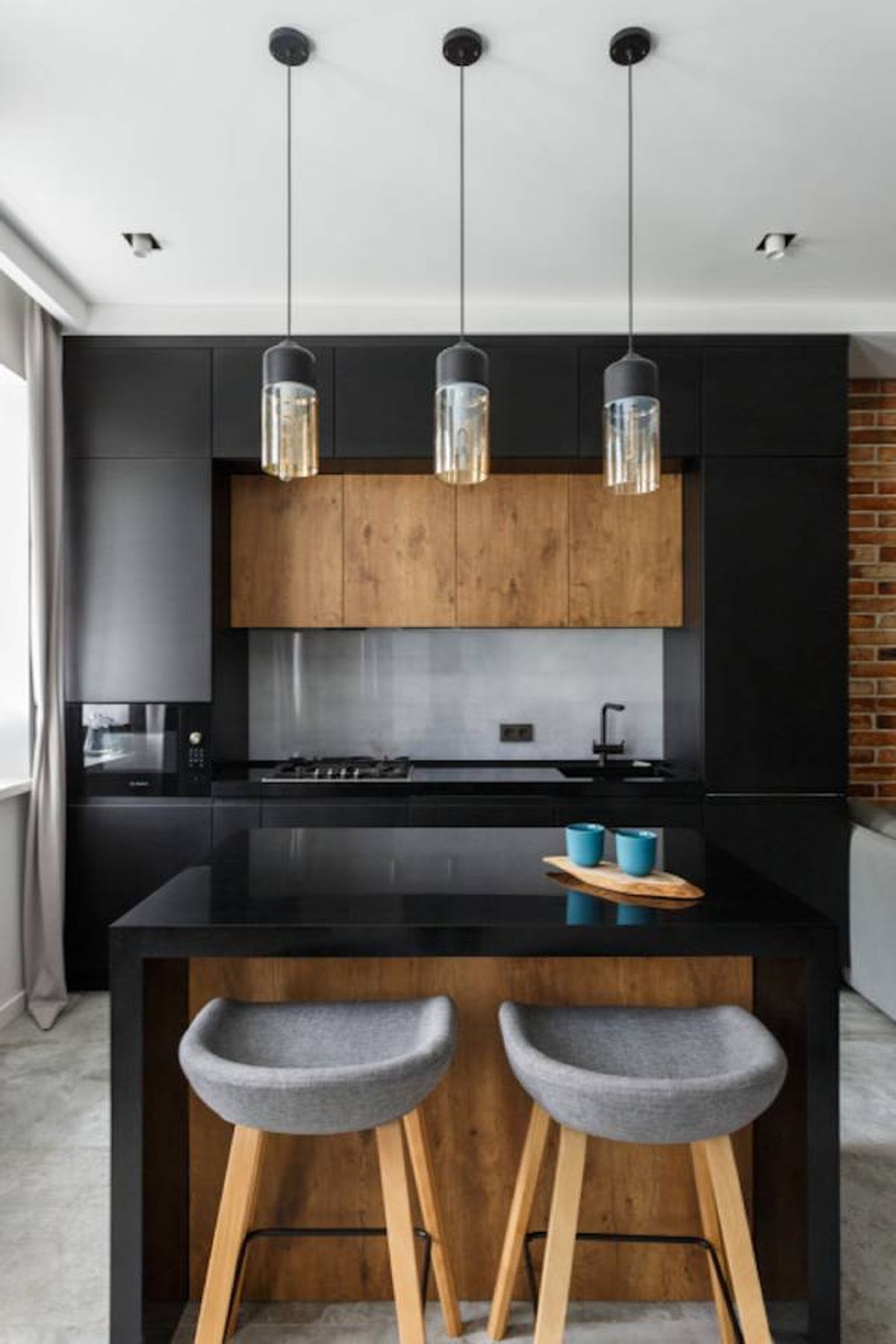 Cocina negra combinada con madera calidez, elegancia y modernidad 2