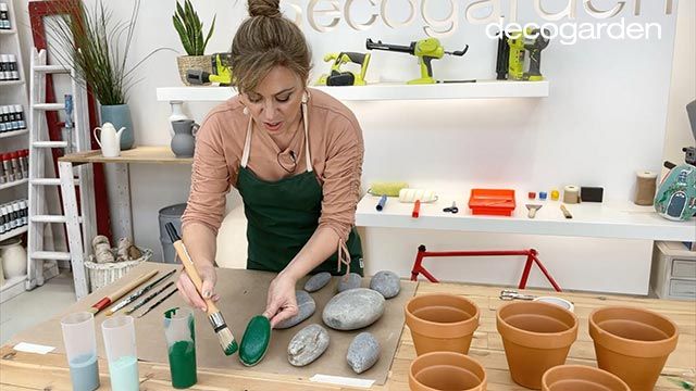 como hacer cactus con piedras paso 1