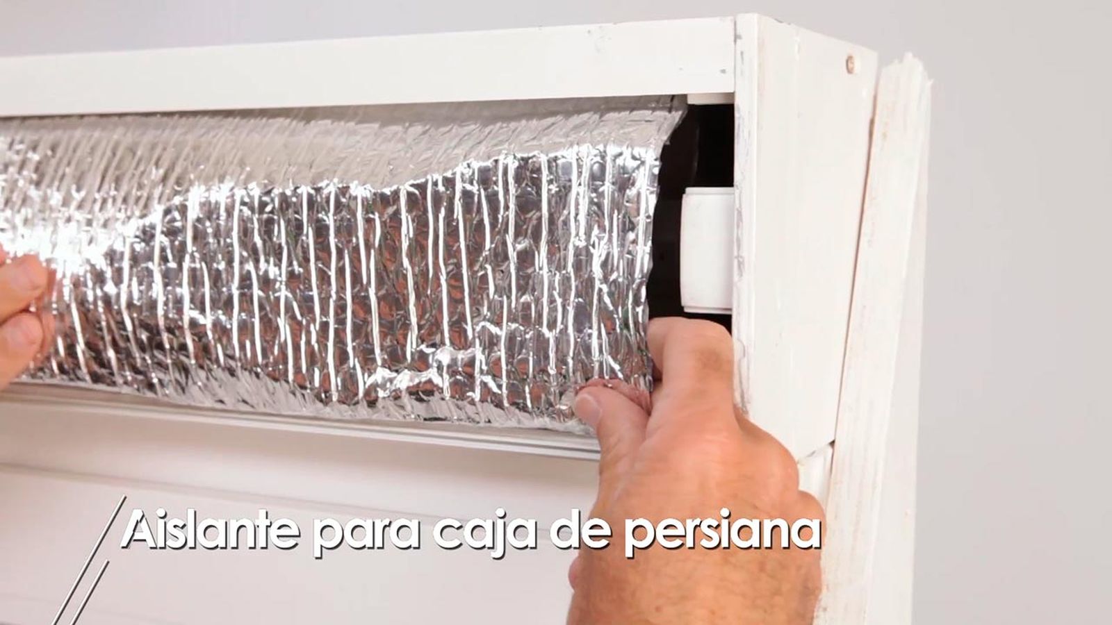 Cómo aislar la caja de la persiana