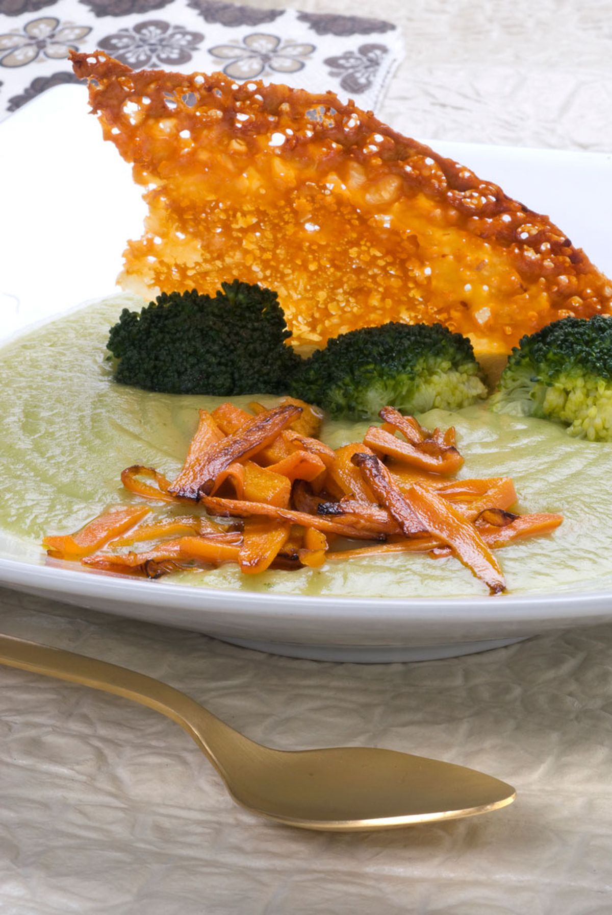 Crema de calabacín con verduritas y queso