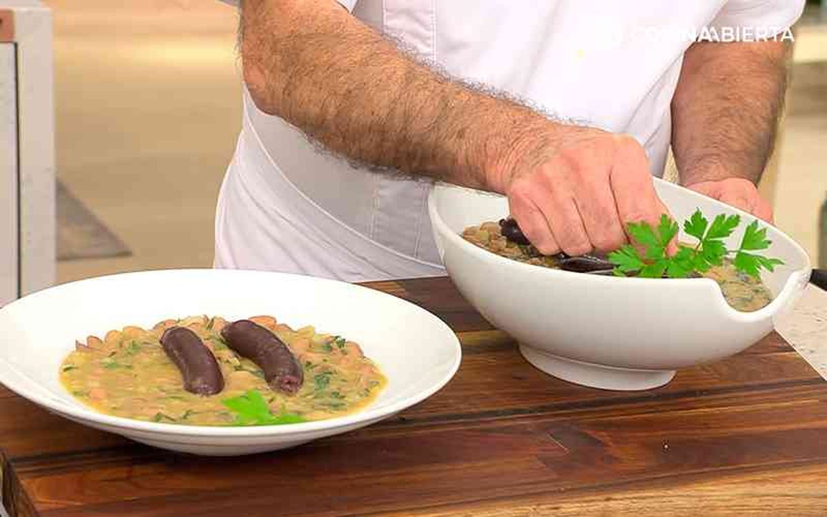 Decora con una hoja de perejil