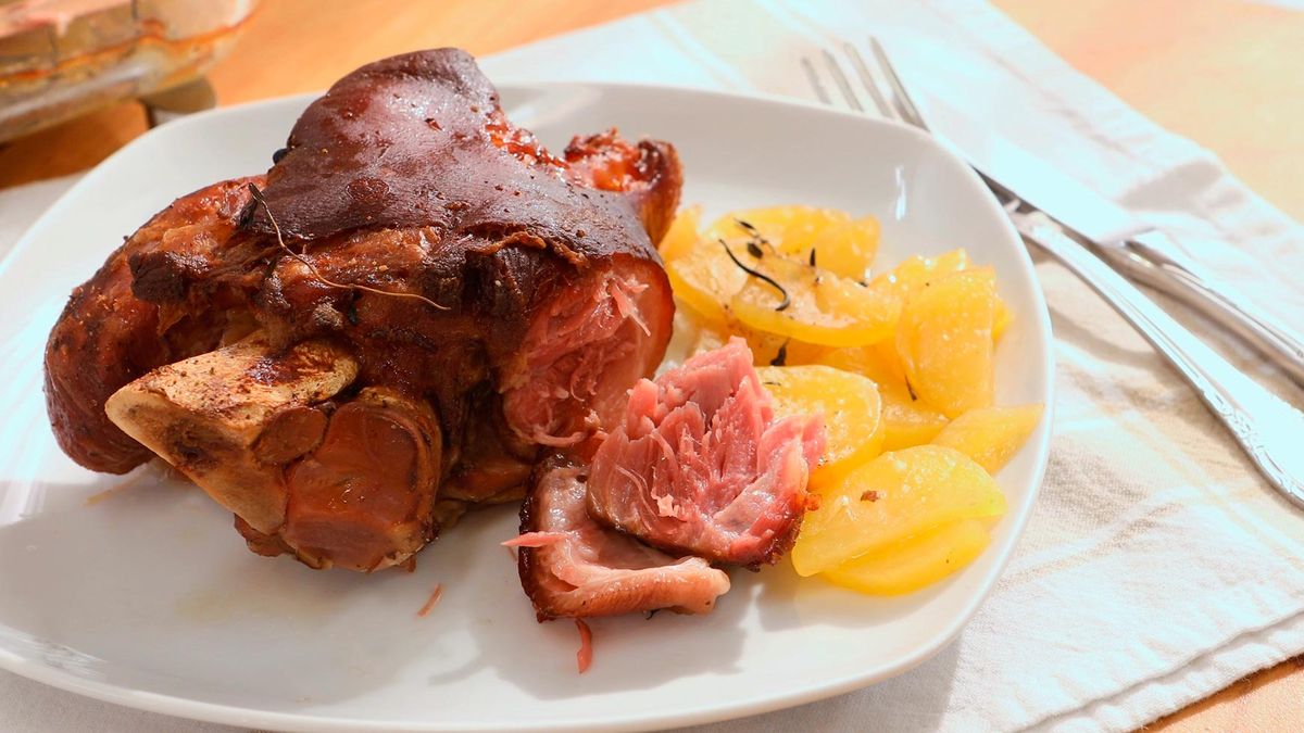 Codillo al horno con romero y tomillo