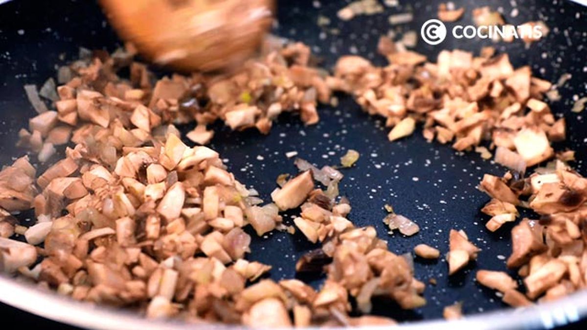 Receta de hamburguesa de carne picada y champiñones  paso 1