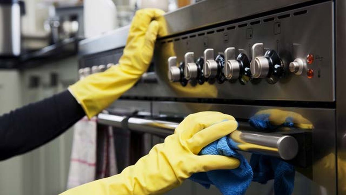 como limpiar el cristal del horno con trucos caseros bicarbonato