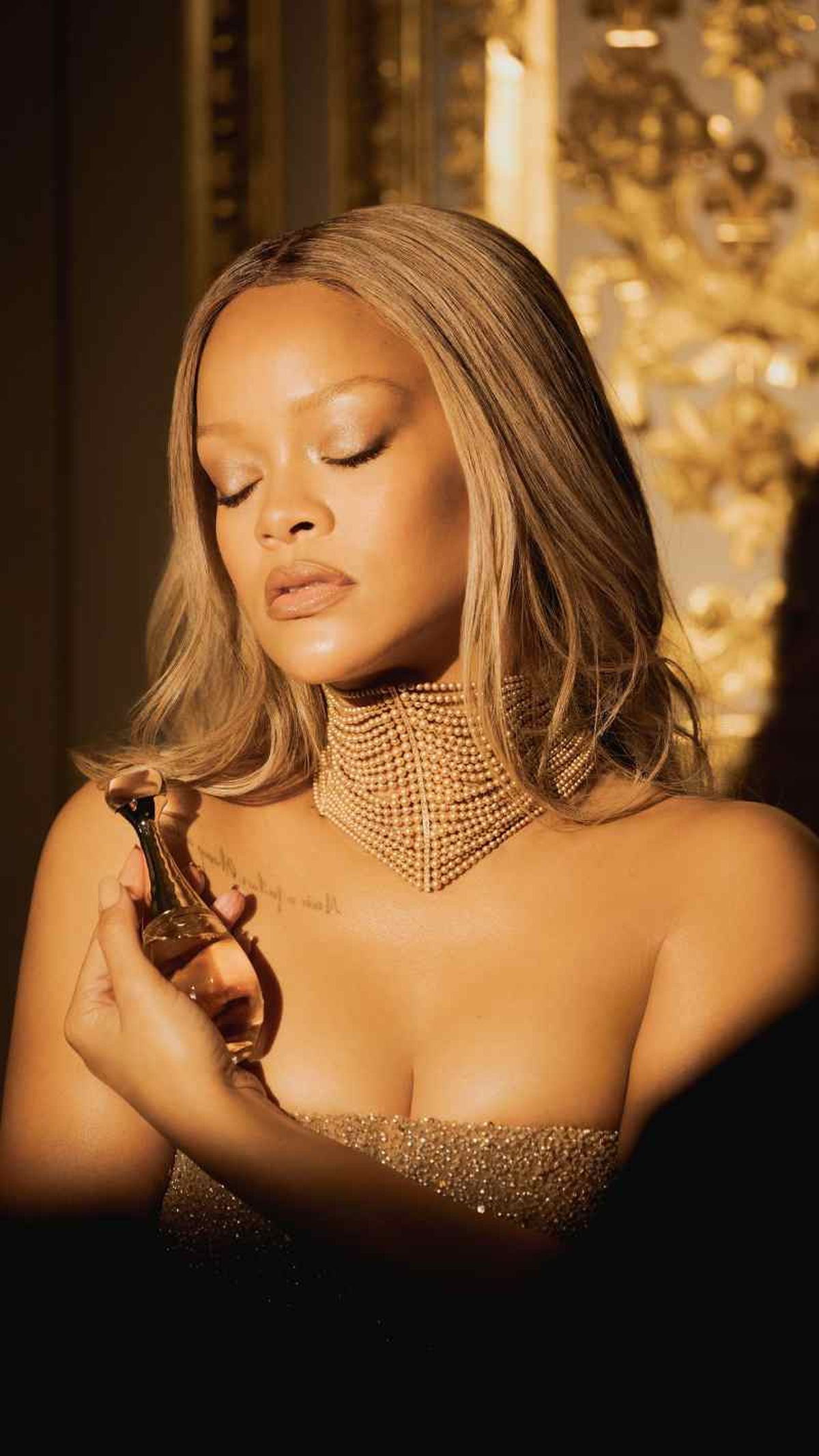 Imagen de la campaña J'adore de Dior Con Rihanna