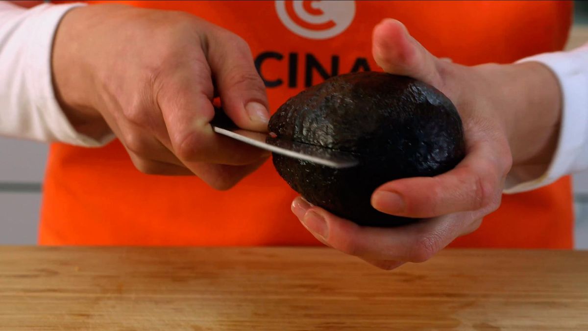 Receta de carne de conejo confitada con frutos secos en ensalada   Paso 5