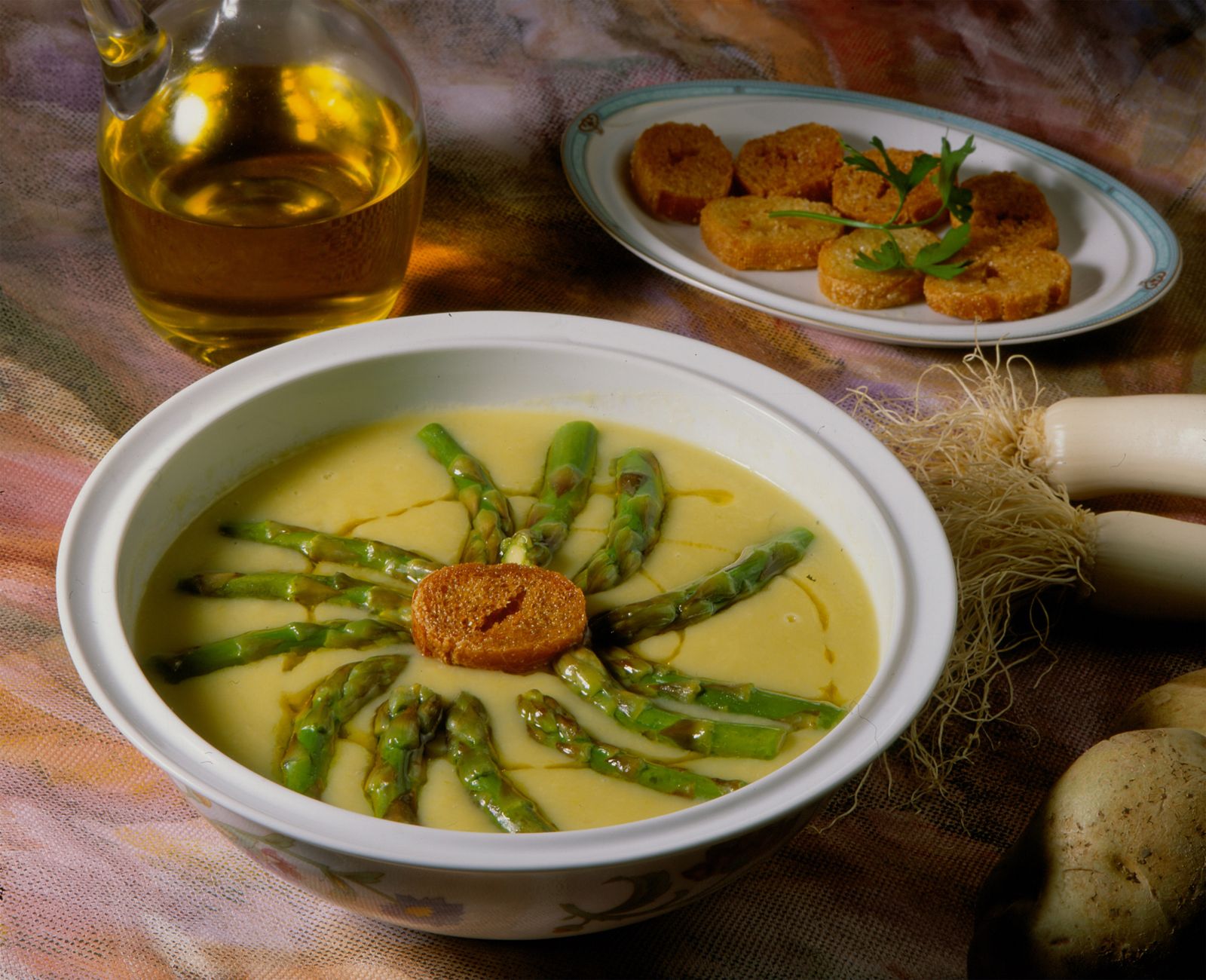 Crema de puerros con espárragos