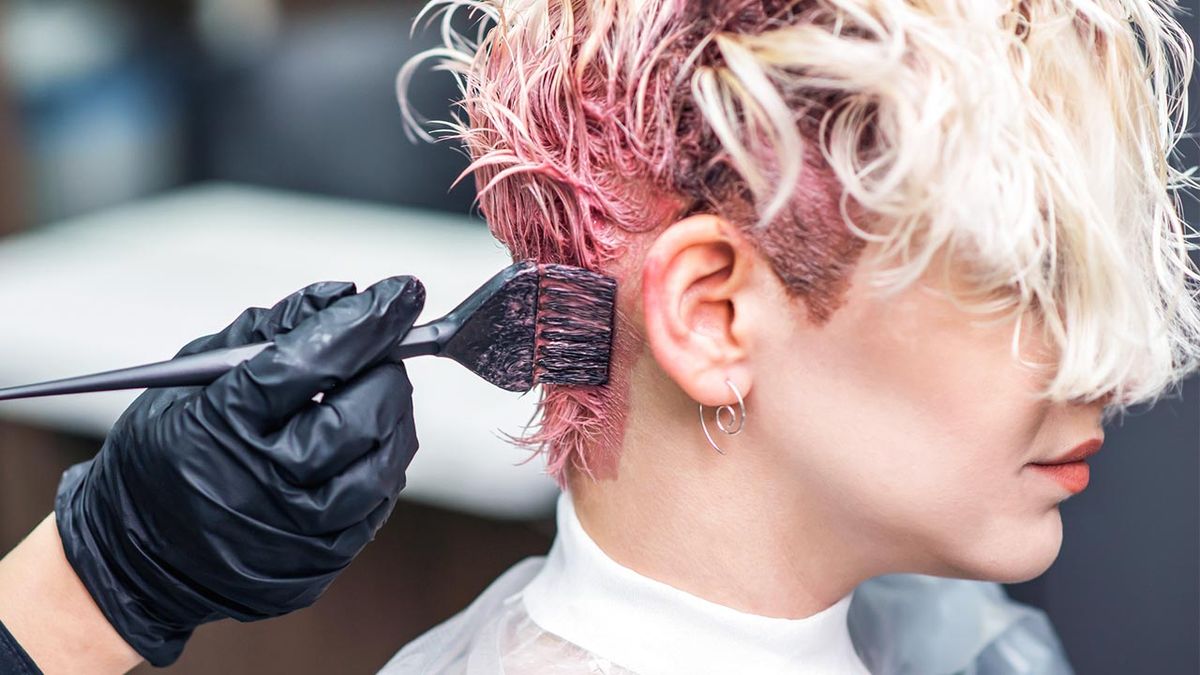 como quitar las manchas de tinte de la piel cara