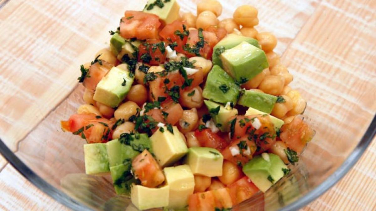 ensalada garbanzos aguacate